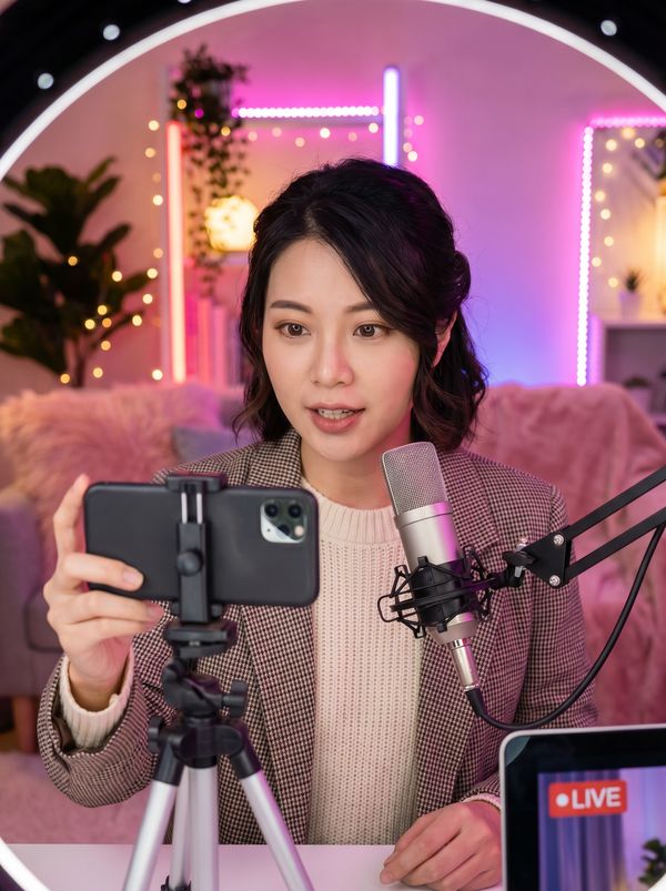 每日看料原创视频-甜美主播直播分享